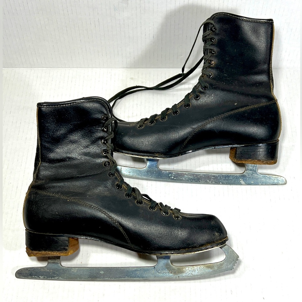 Vintage Brunswick Sports Canadian Zephyr Ice Skates Gold Crown  Size 7